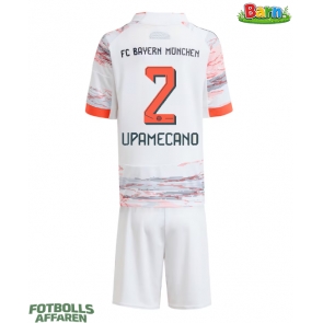 Bayern Munich Dayot Upamecano #2 Bortaställ Barn 2025-26 Kortärmad (+ Korta byxor)